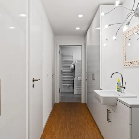 Modernes Loft - Hochwertig, Zentral & Seenaehe Apartmán *